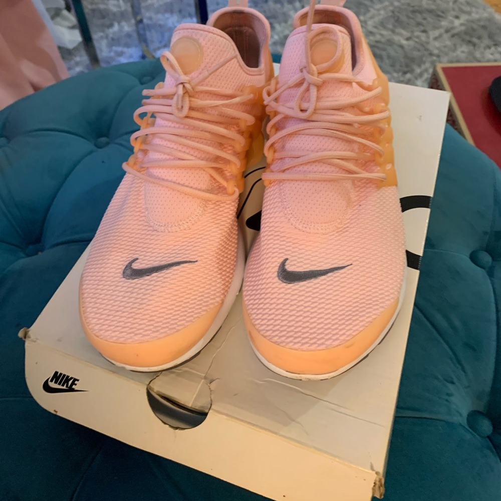 Women’s Nike Shoe